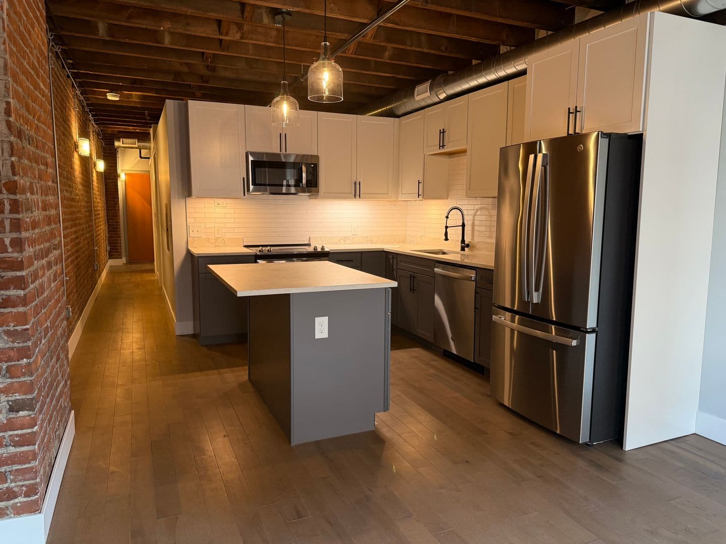 Utica Apartment: 119-137 Hotel Street - 316