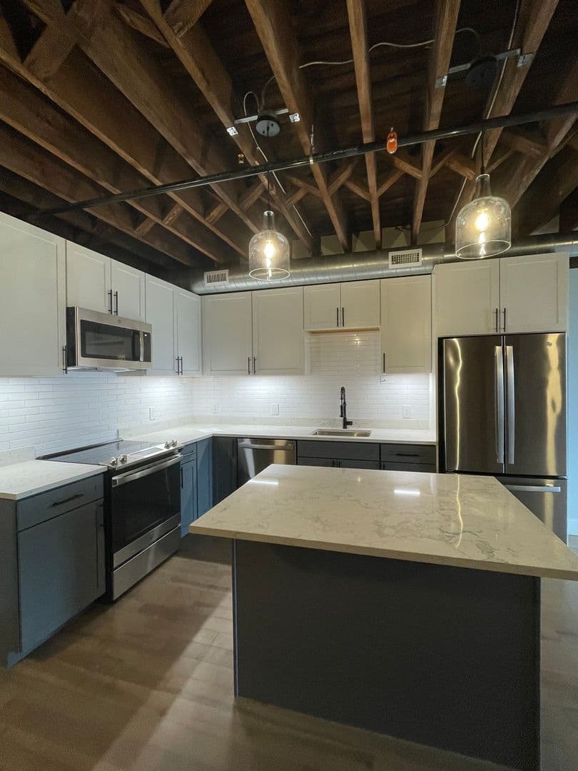 Utica Apartment: 119-137 Hotel Street - 304