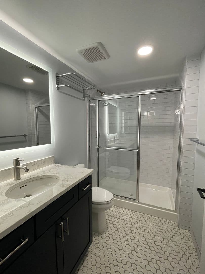 Utica Apartment: 119-137 Hotel Street - 304