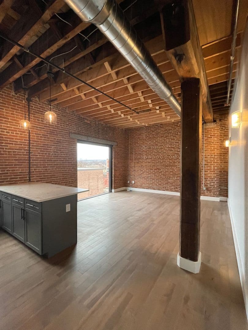 Utica Apartment: 119-137 Hotel Street - 301