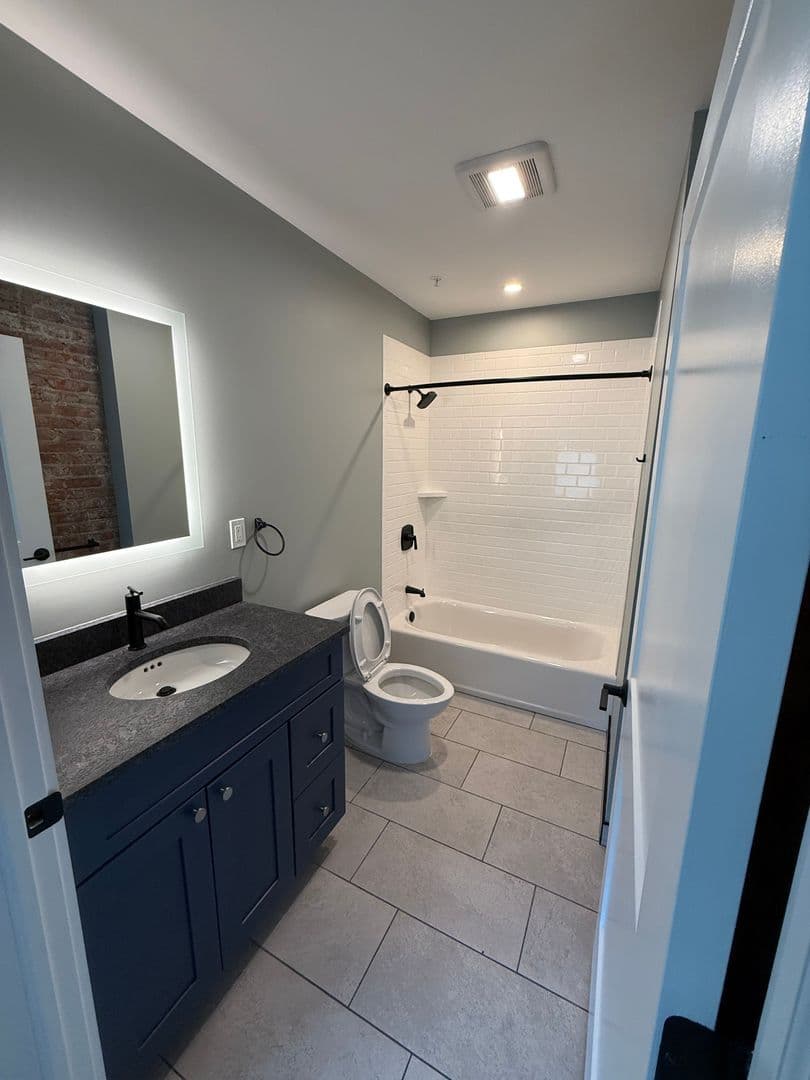 Utica Apartment: 239 Genesee Street