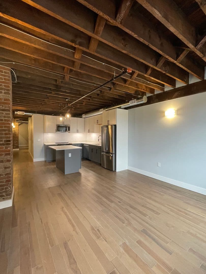 Utica Apartment: 119-137 Hotel Street - 304