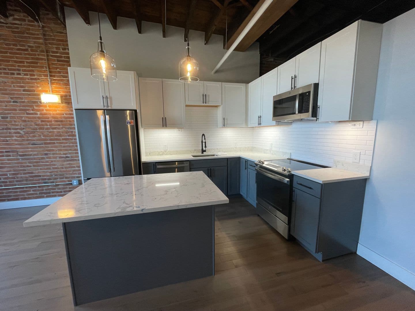 Utica Apartment: 119-137 Hotel Street - 415
