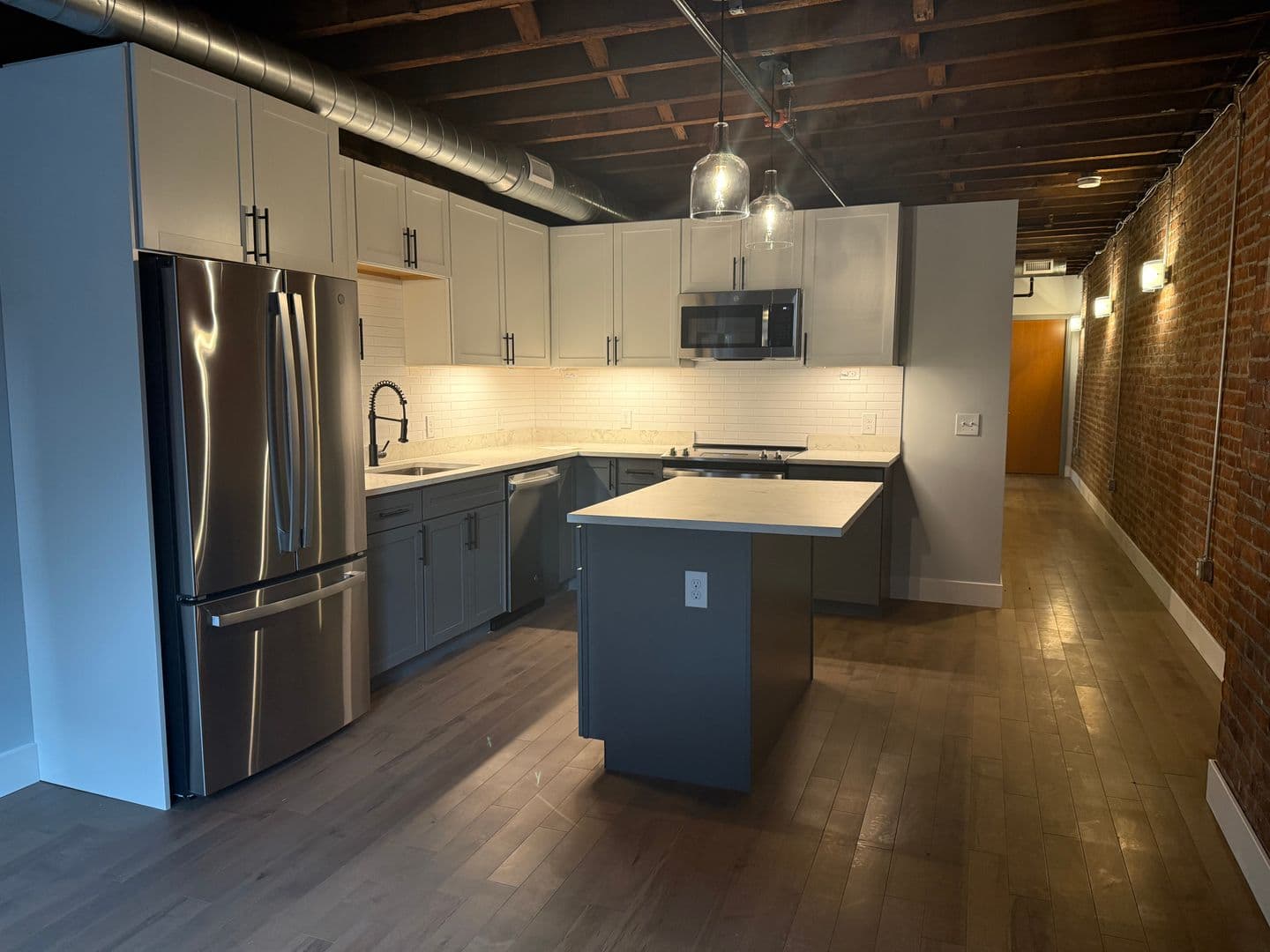 Utica Apartment: 119-137 Hotel Street - 417