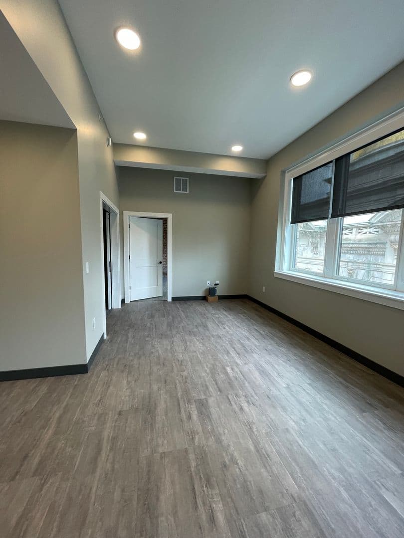Utica Apartment: 239 Genesee Street