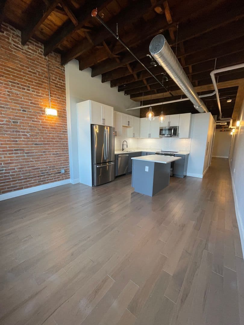Utica Apartment: 119-137 Hotel Street - 415