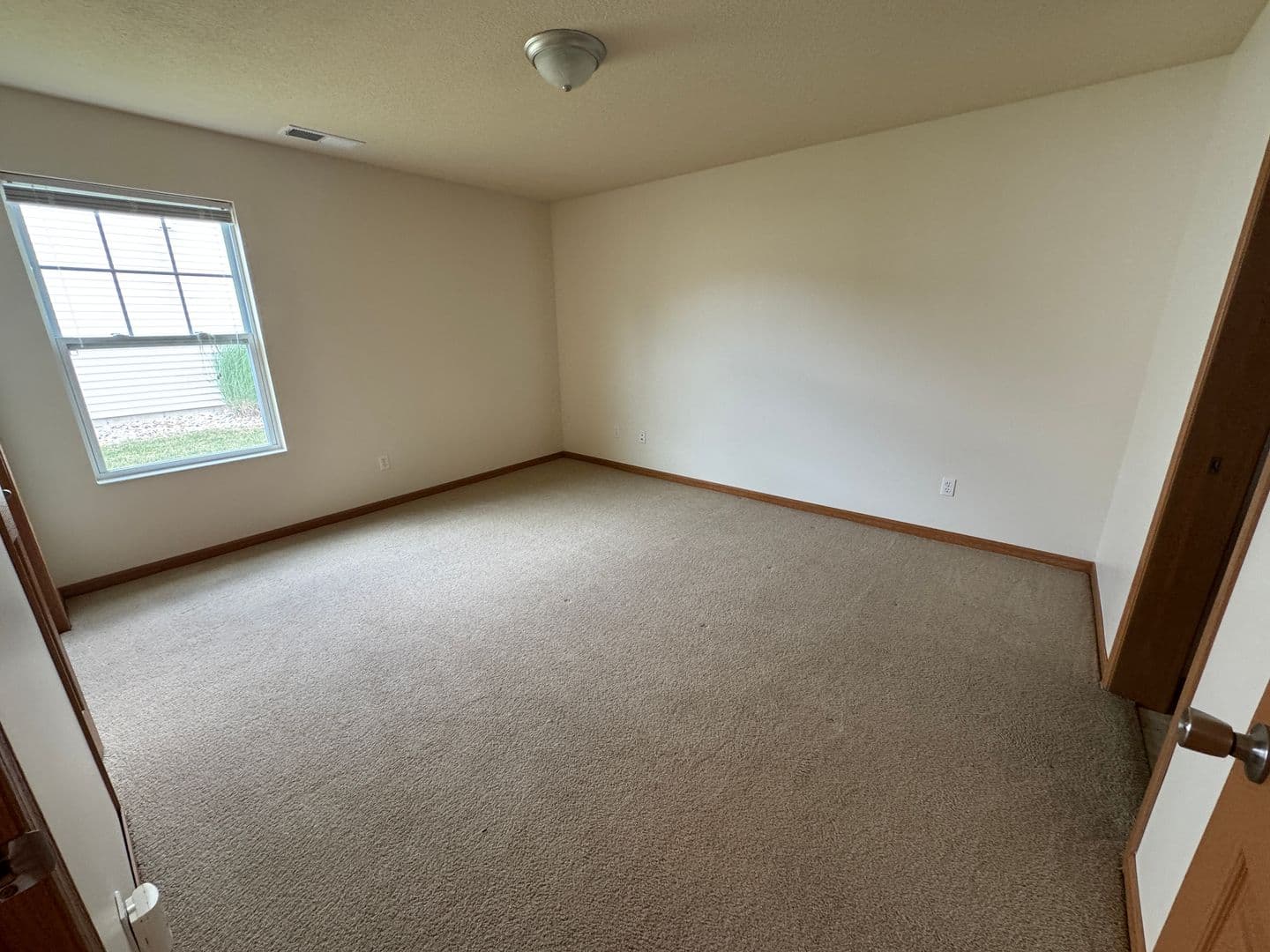Columbia City Apartment: 120 N Chestnut Wood Lane