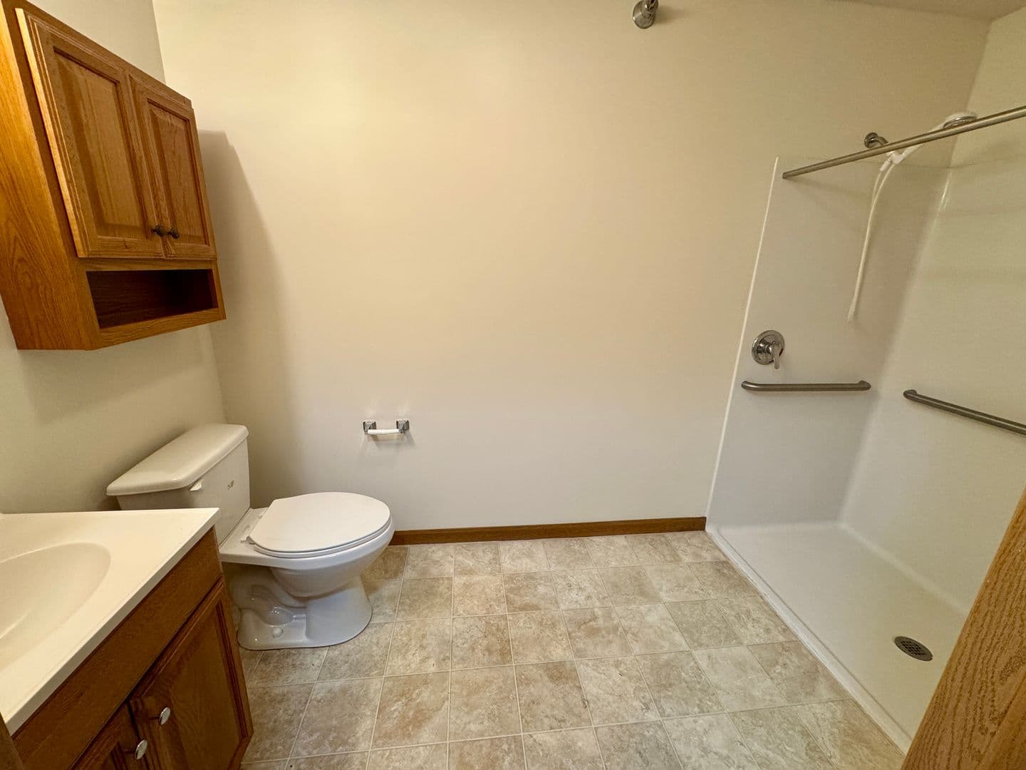 Columbia City Apartment: 120 N Chestnut Wood Lane
