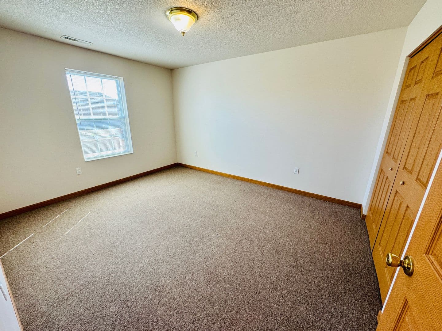 Columbia City Apartment: 120 N Chestnut Wood Lane