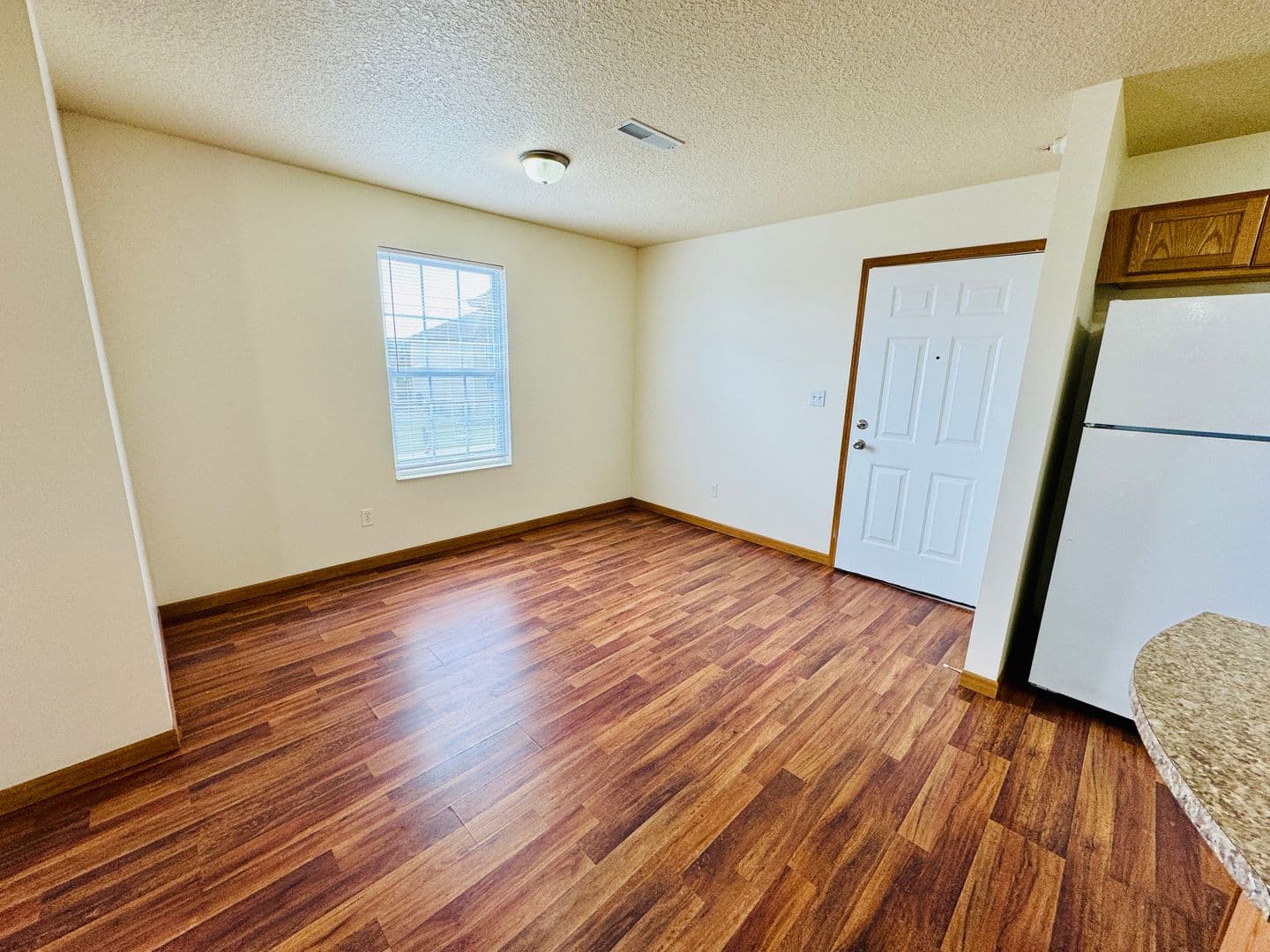 Warsaw Apartment: 101 Briar Ridge Circle