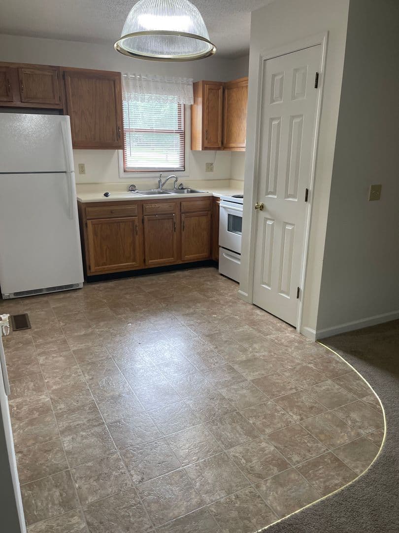 Plymouth Apartment: 525 S Michigan St