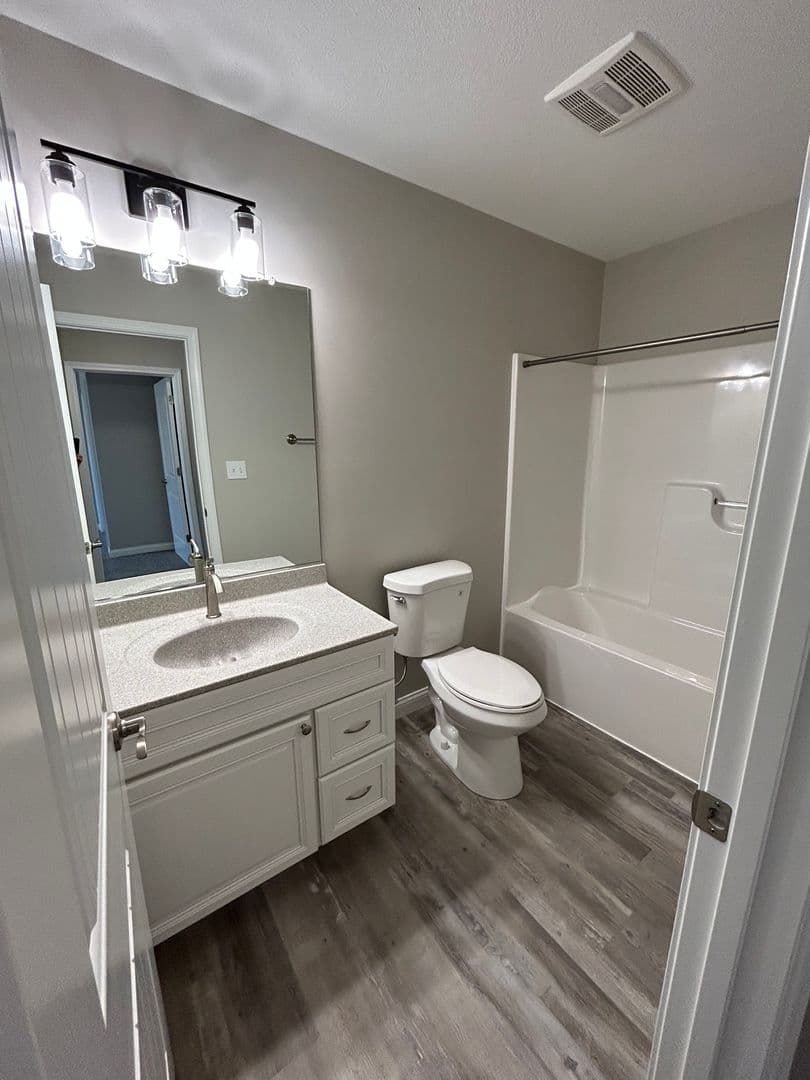 Culver Apartment: 201 W Tampa St