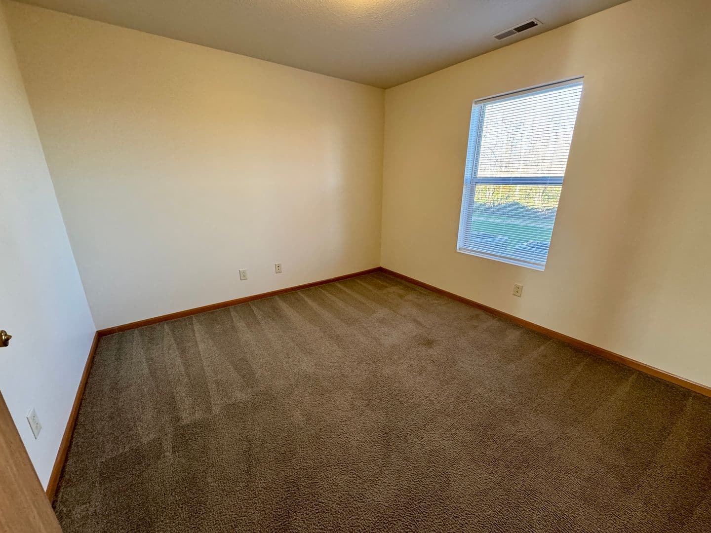 Warsaw Apartment: 200 Kinney Drive