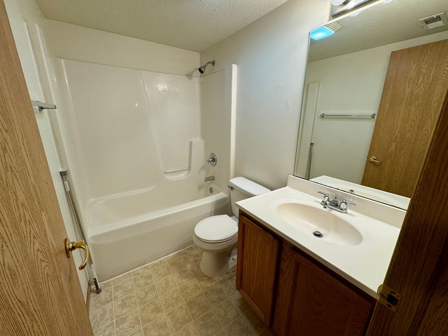 Warsaw Apartment: 200 Kinney Drive