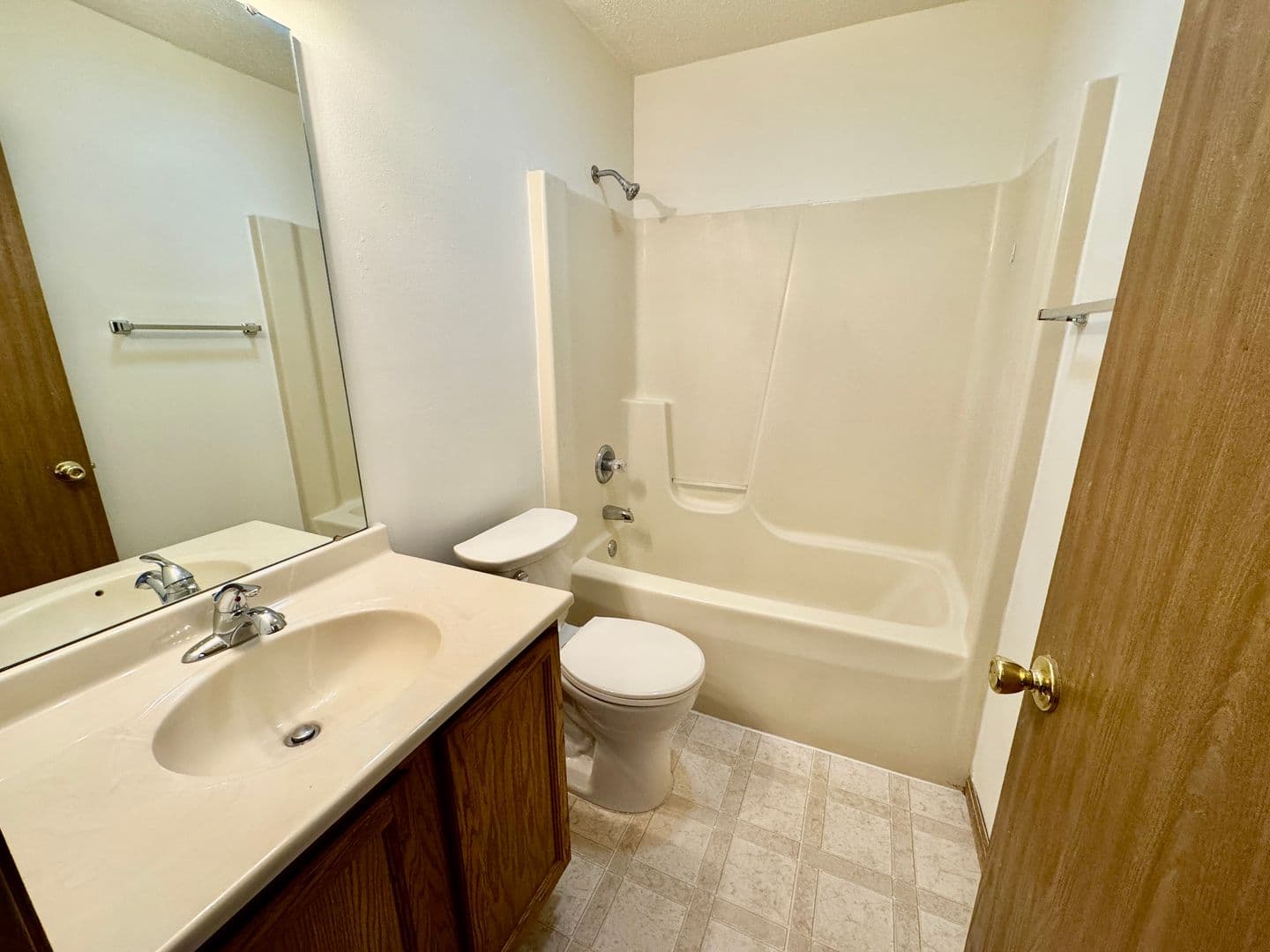 Plymouth Apartment: 1340 Holloway Dr
