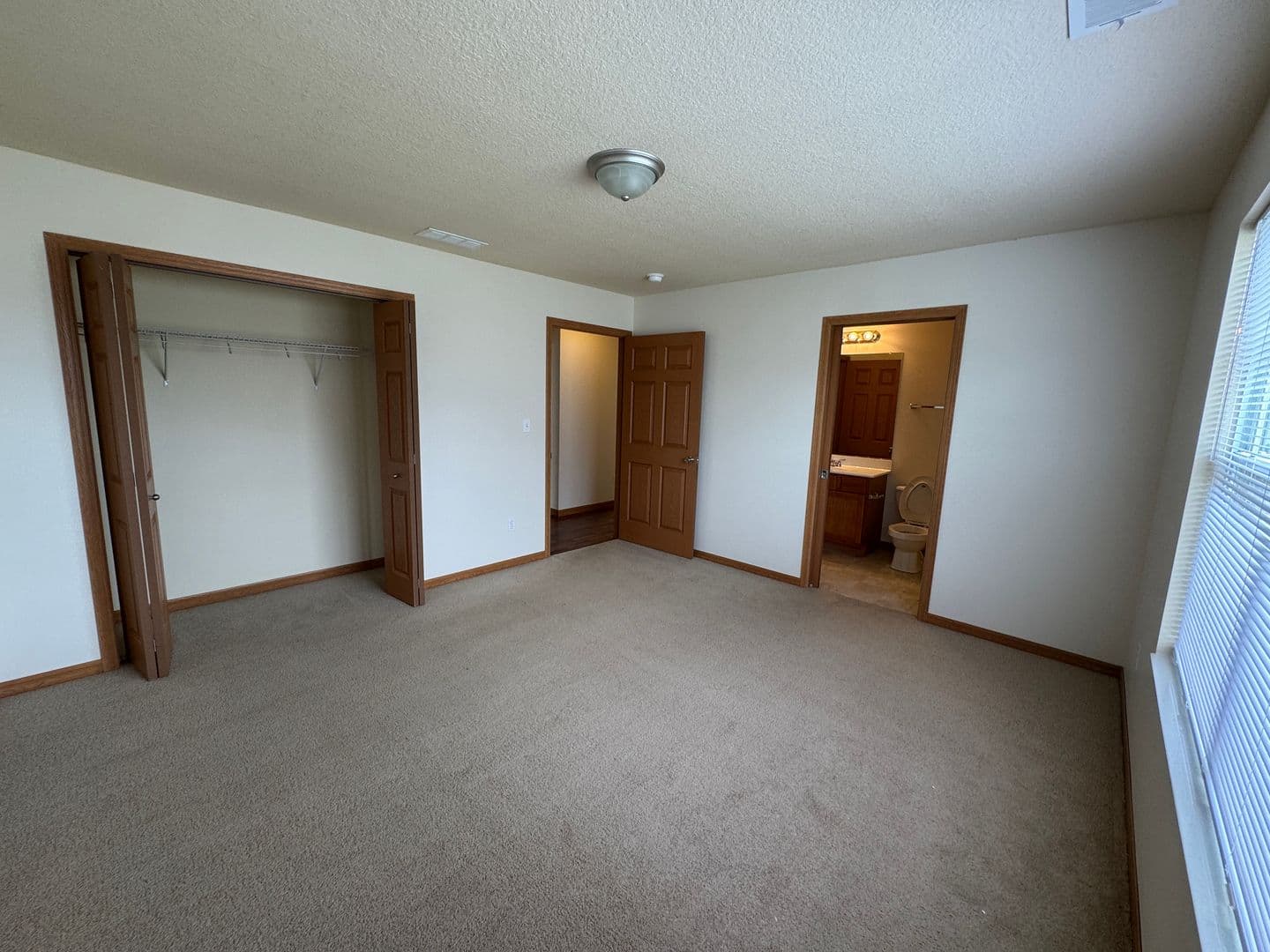 Columbia City Apartment: 120 N Chestnut Wood Lane