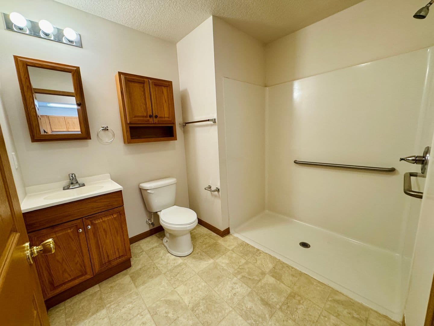 Columbia City Apartment: 120 N Chestnut Wood Lane