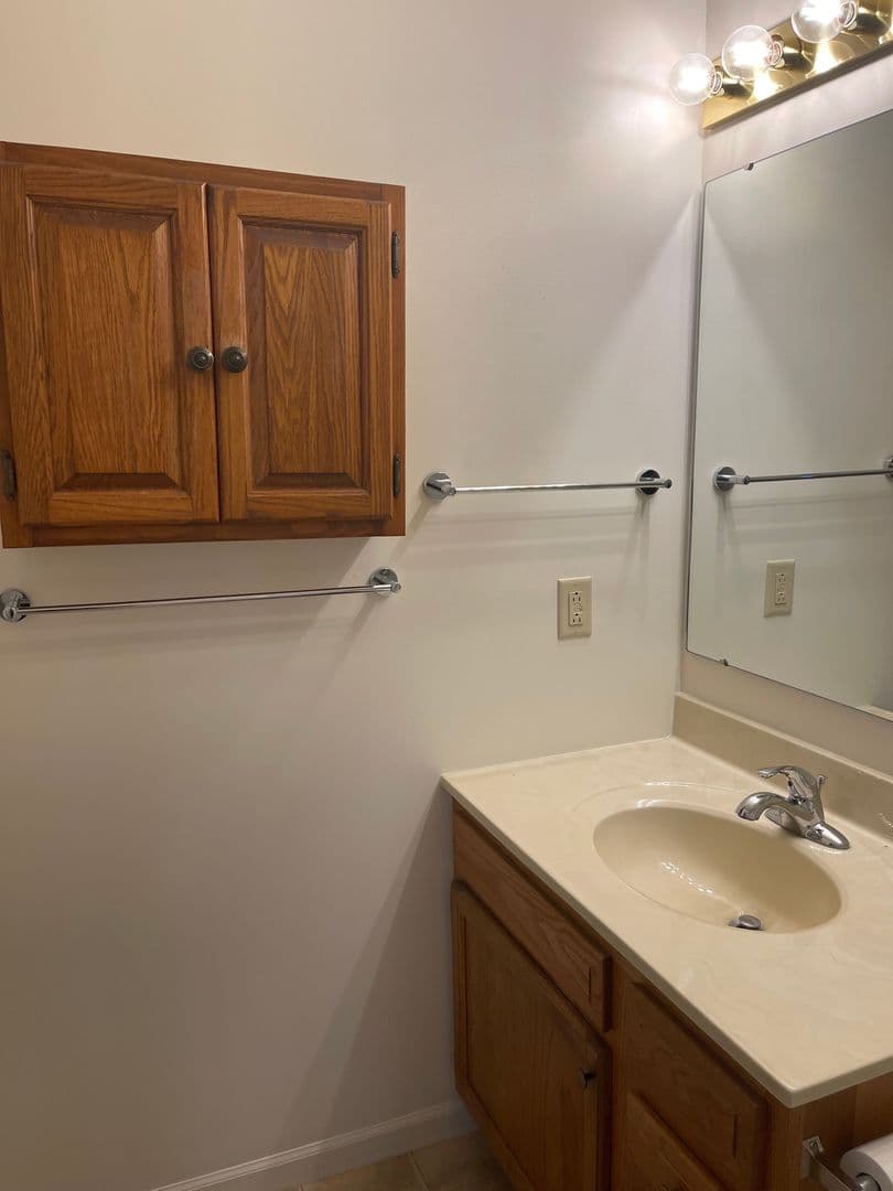 Plymouth Apartment: 525 S Michigan St