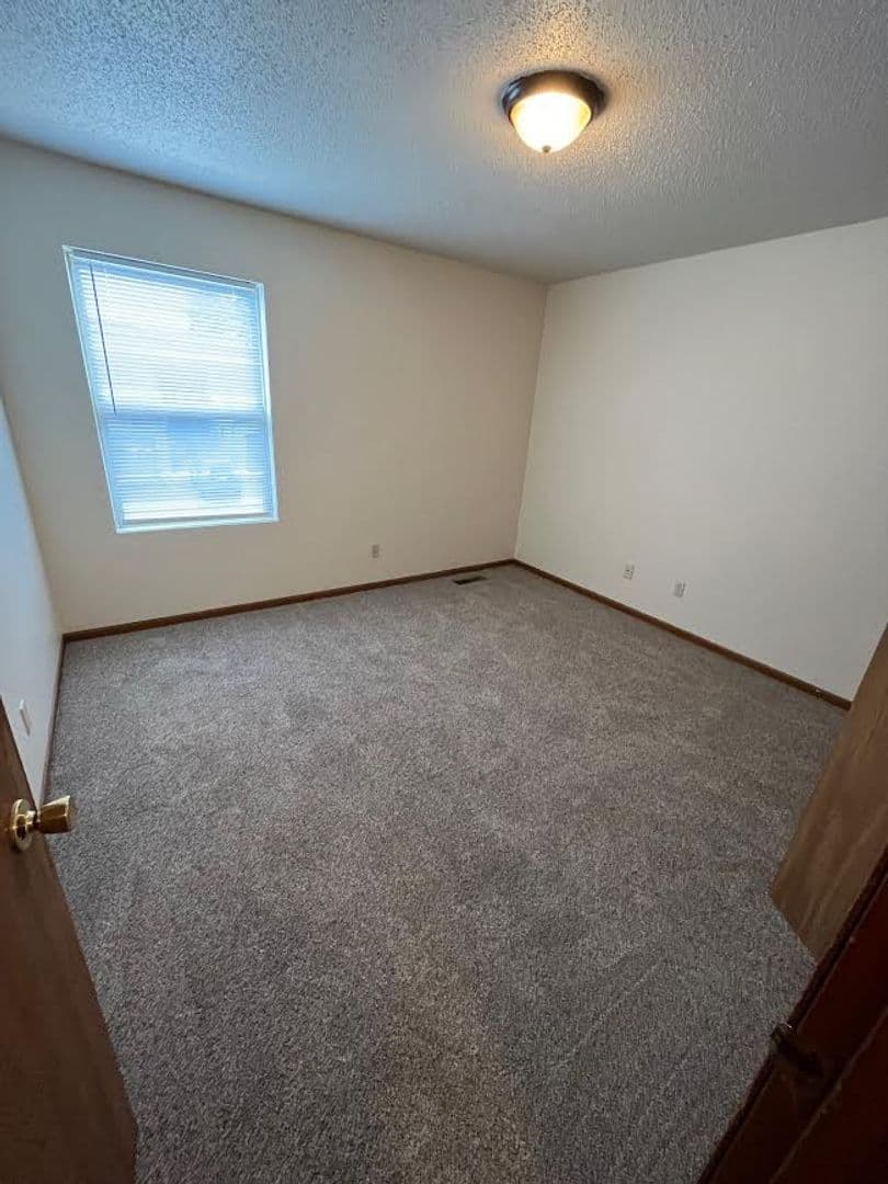 Plymouth Apartment: 1340 Holloway Dr
