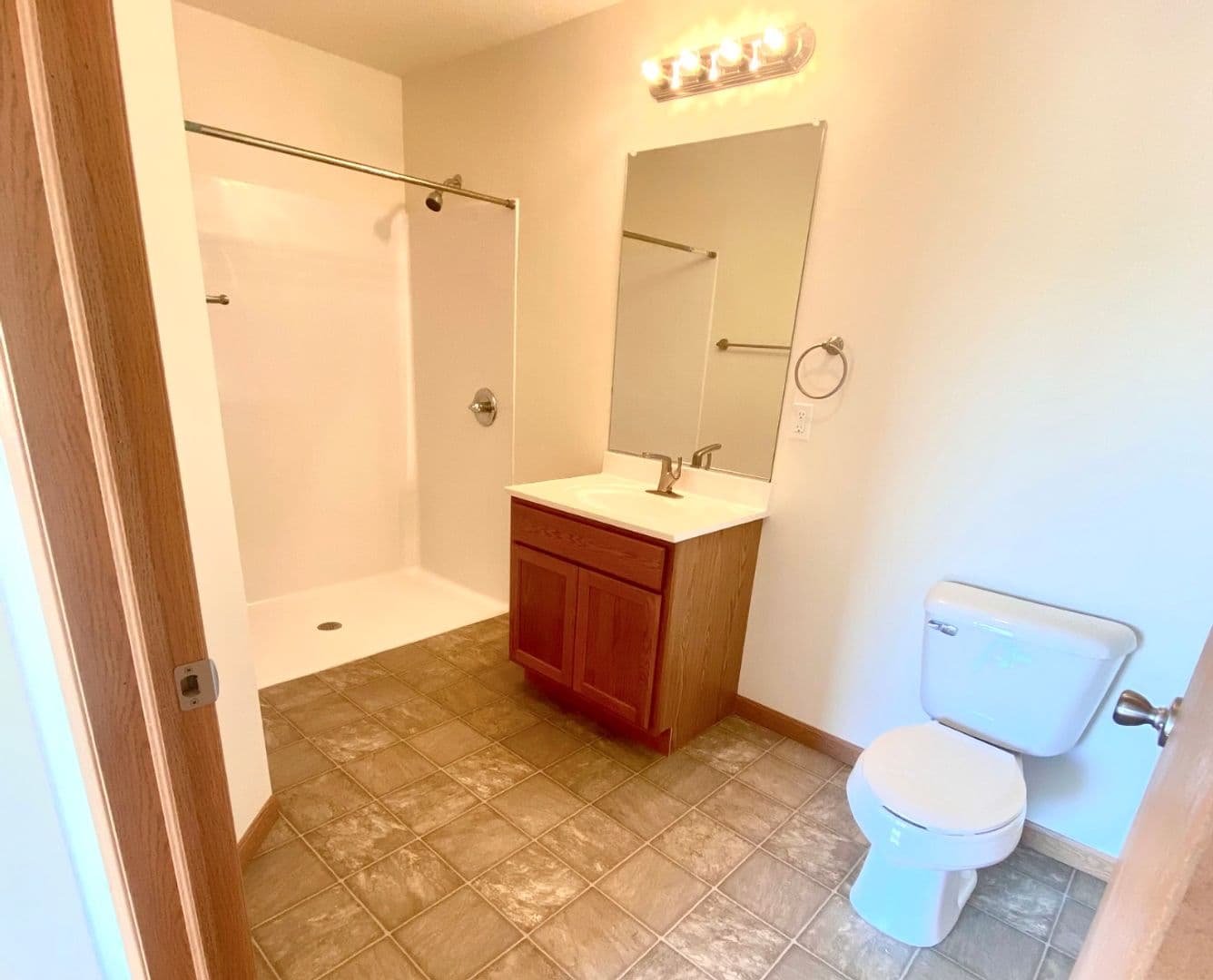 Columbia City Apartment: 120 N Chestnut Wood Lane