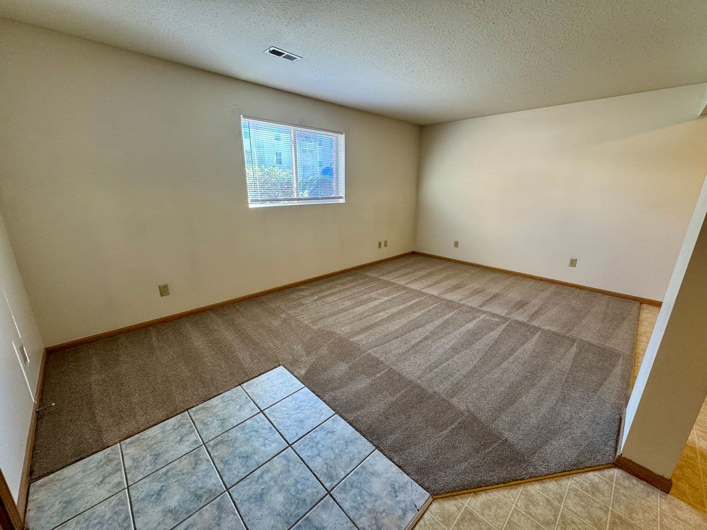 Warsaw Apartment: 200 Kinney Drive