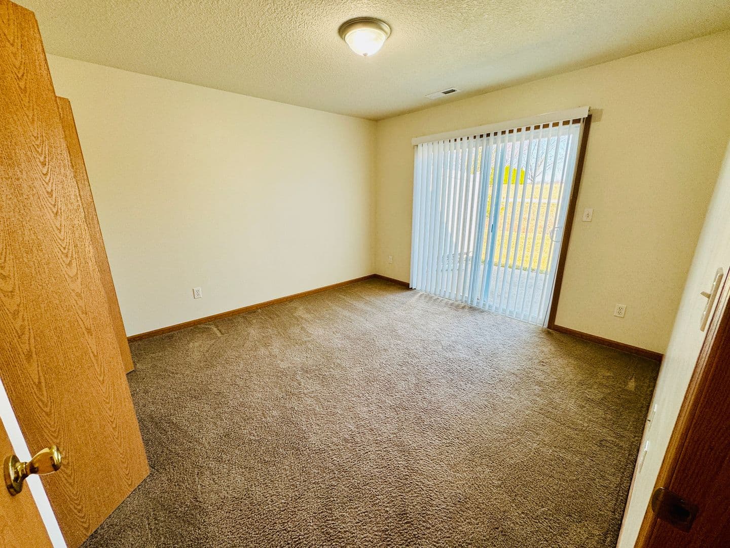 Columbia City Apartment: 120 N Chestnut Wood Lane