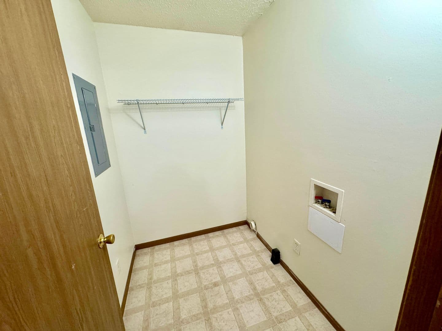 Plymouth Apartment: 1340 Holloway Dr