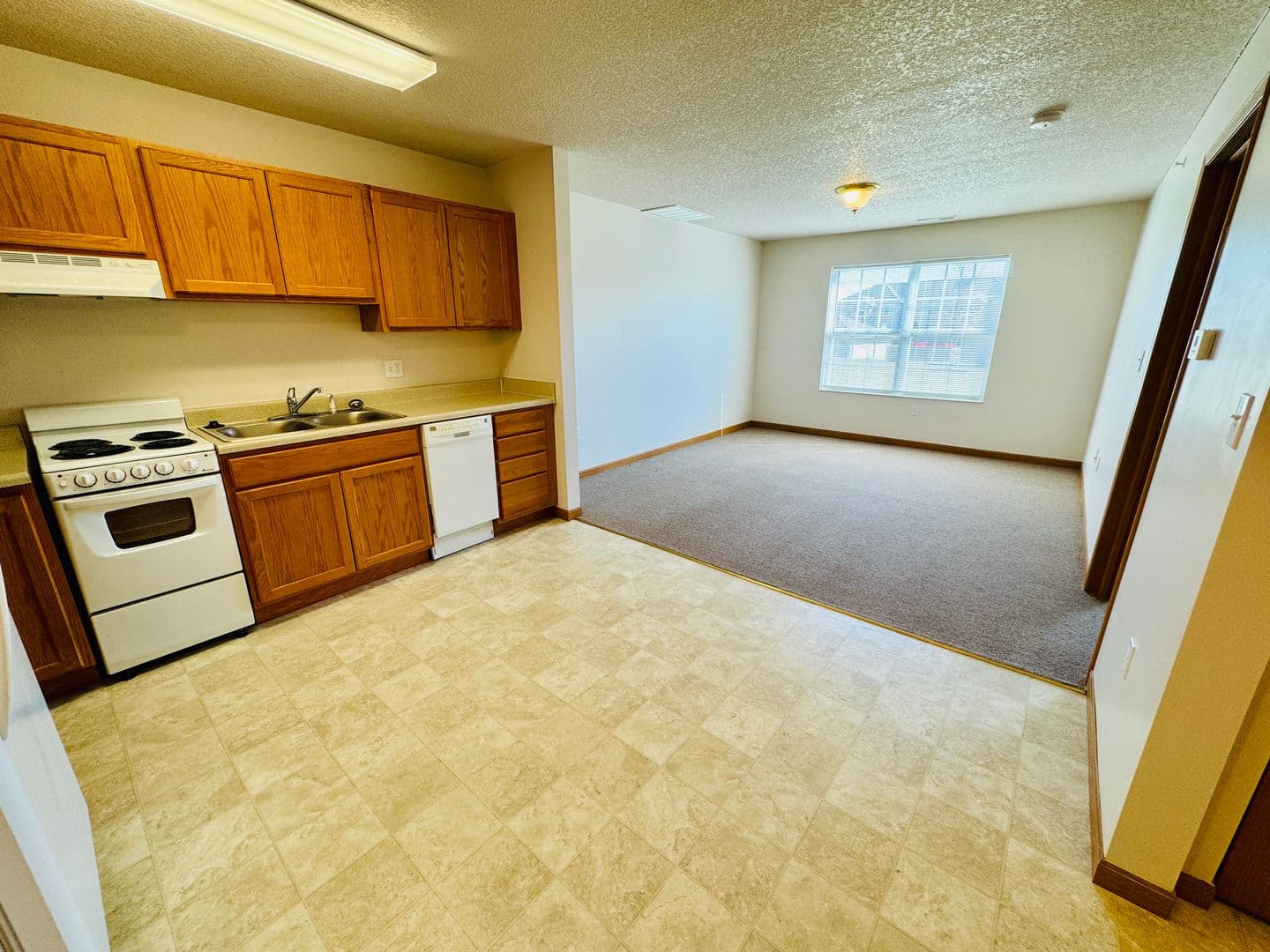 Columbia City Apartment: 120 N Chestnut Wood Lane