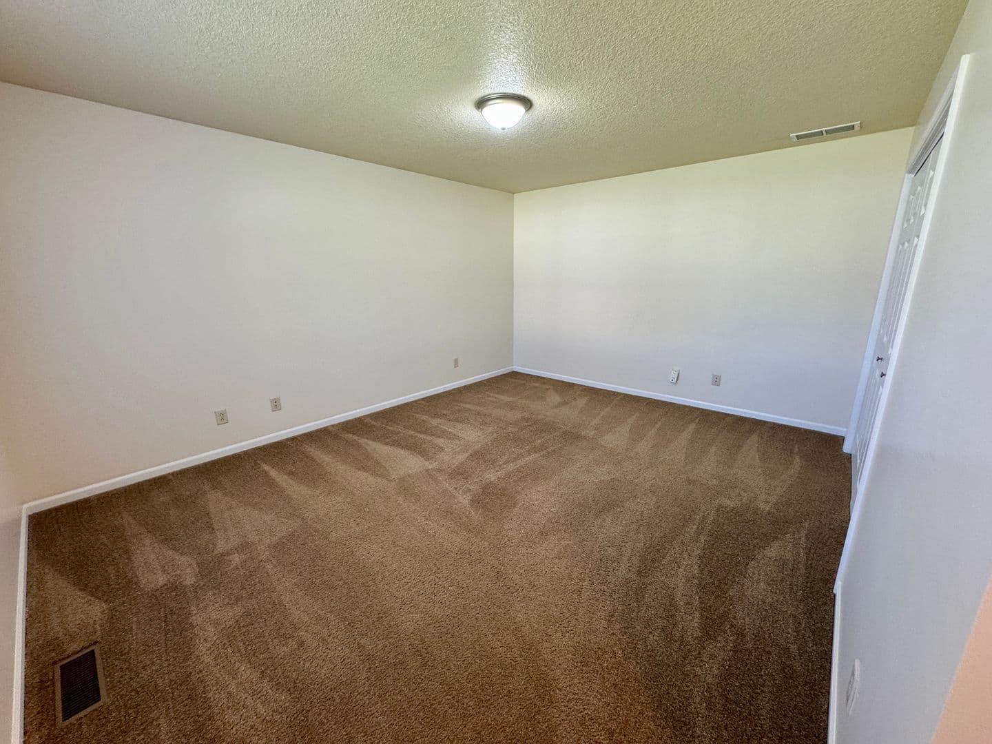 Warsaw Apartment: 101 Briar Ridge Circle