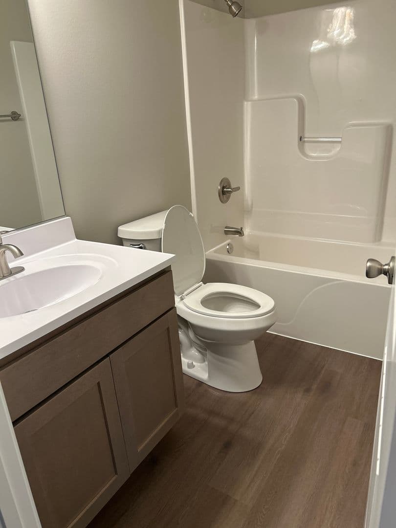 Culver Apartment: 201 W Tampa St