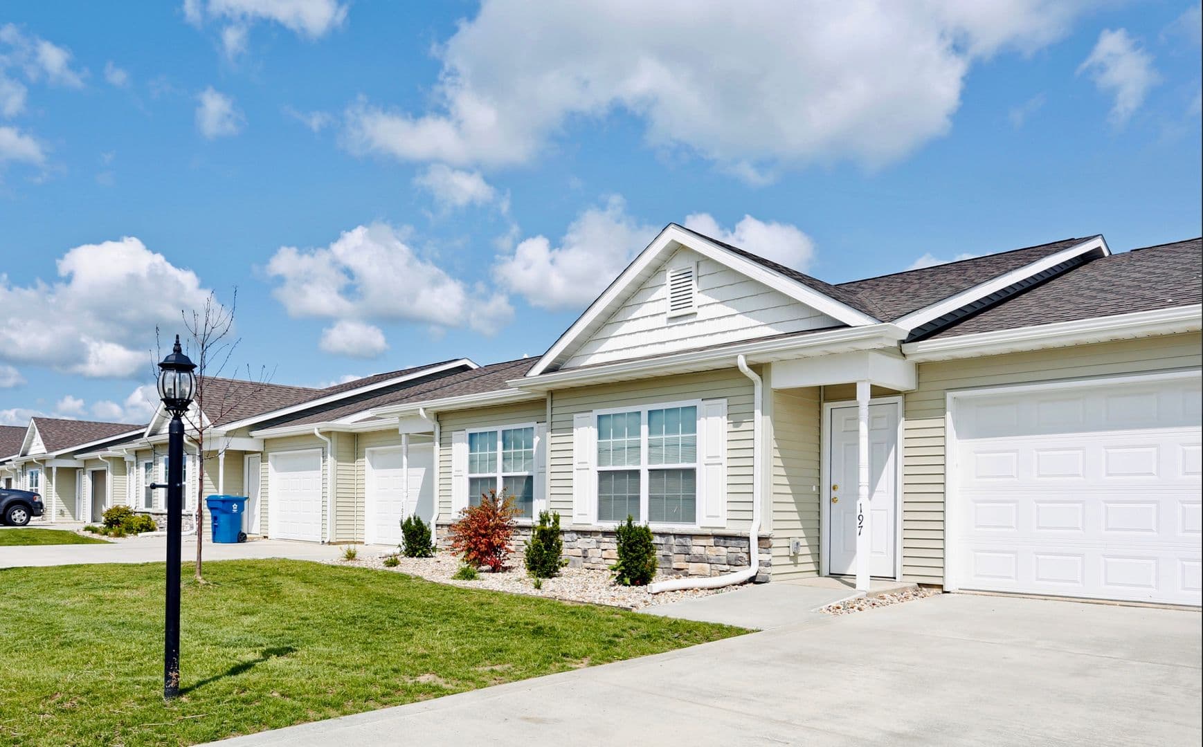 Columbia City Apartment: 120 N Chestnut Wood Lane