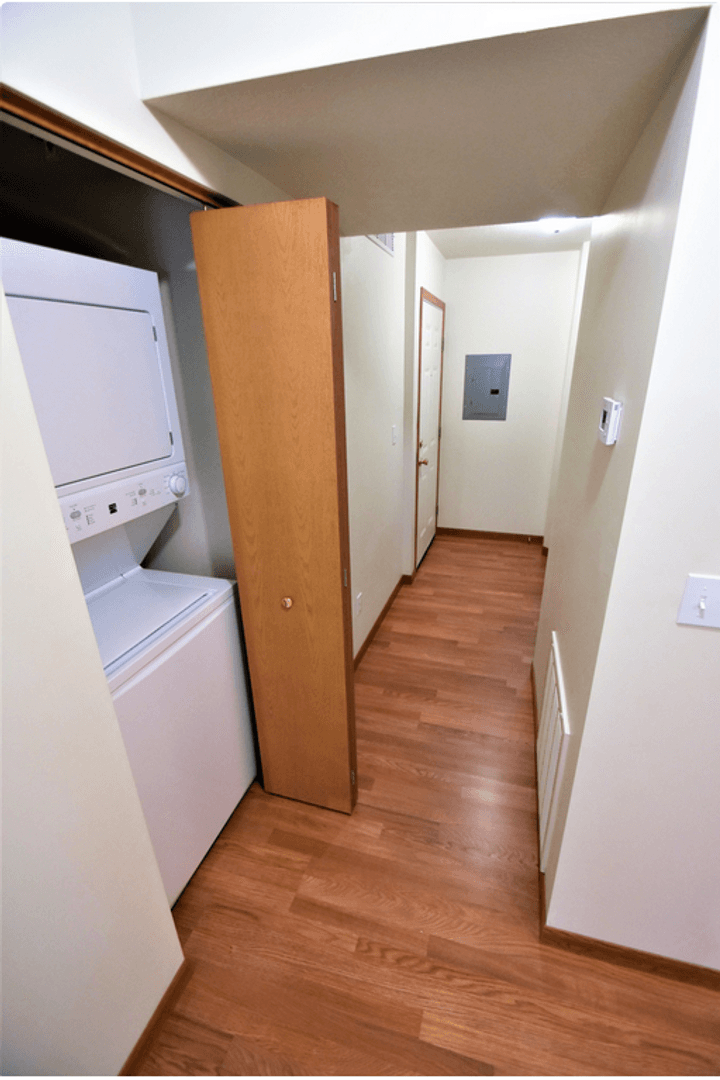 New Carlisle Apartment: 220 Chapman Drive