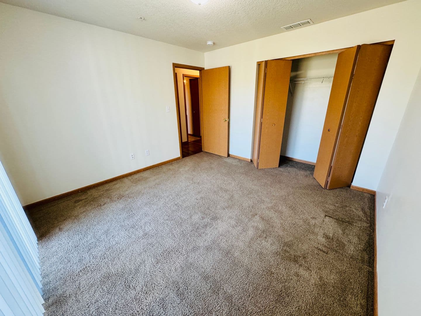 Columbia City Apartment: 120 N Chestnut Wood Lane