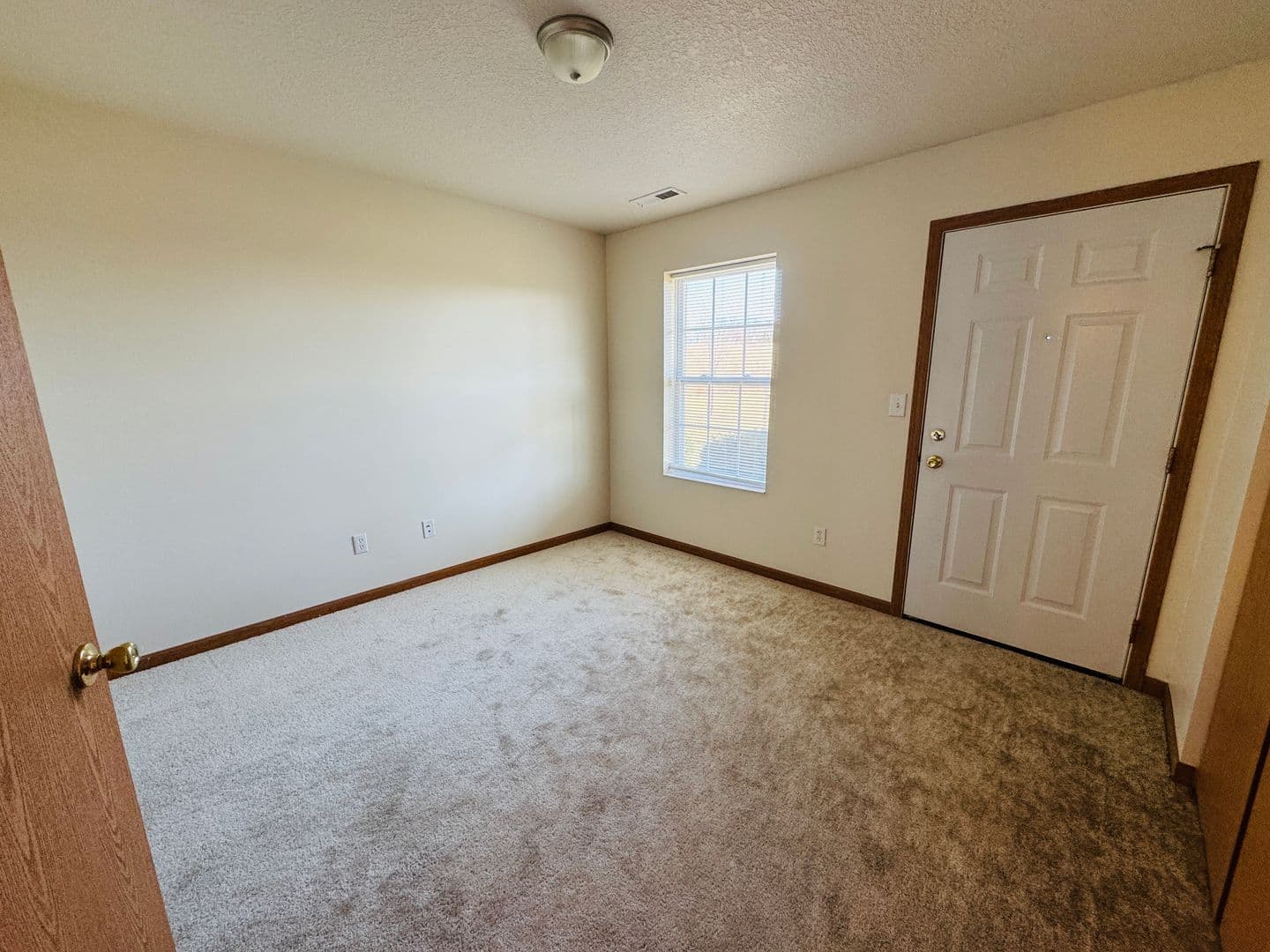 Warsaw Apartment: 101 Briar Ridge Circle