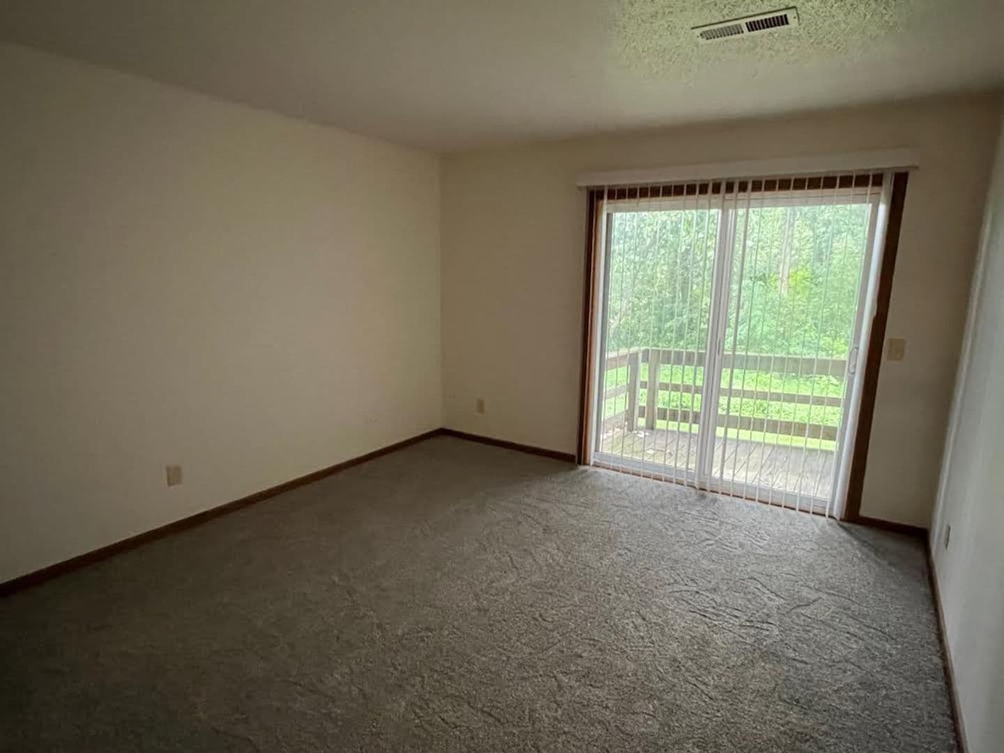 Plymouth Apartment: 1340 Holloway Dr