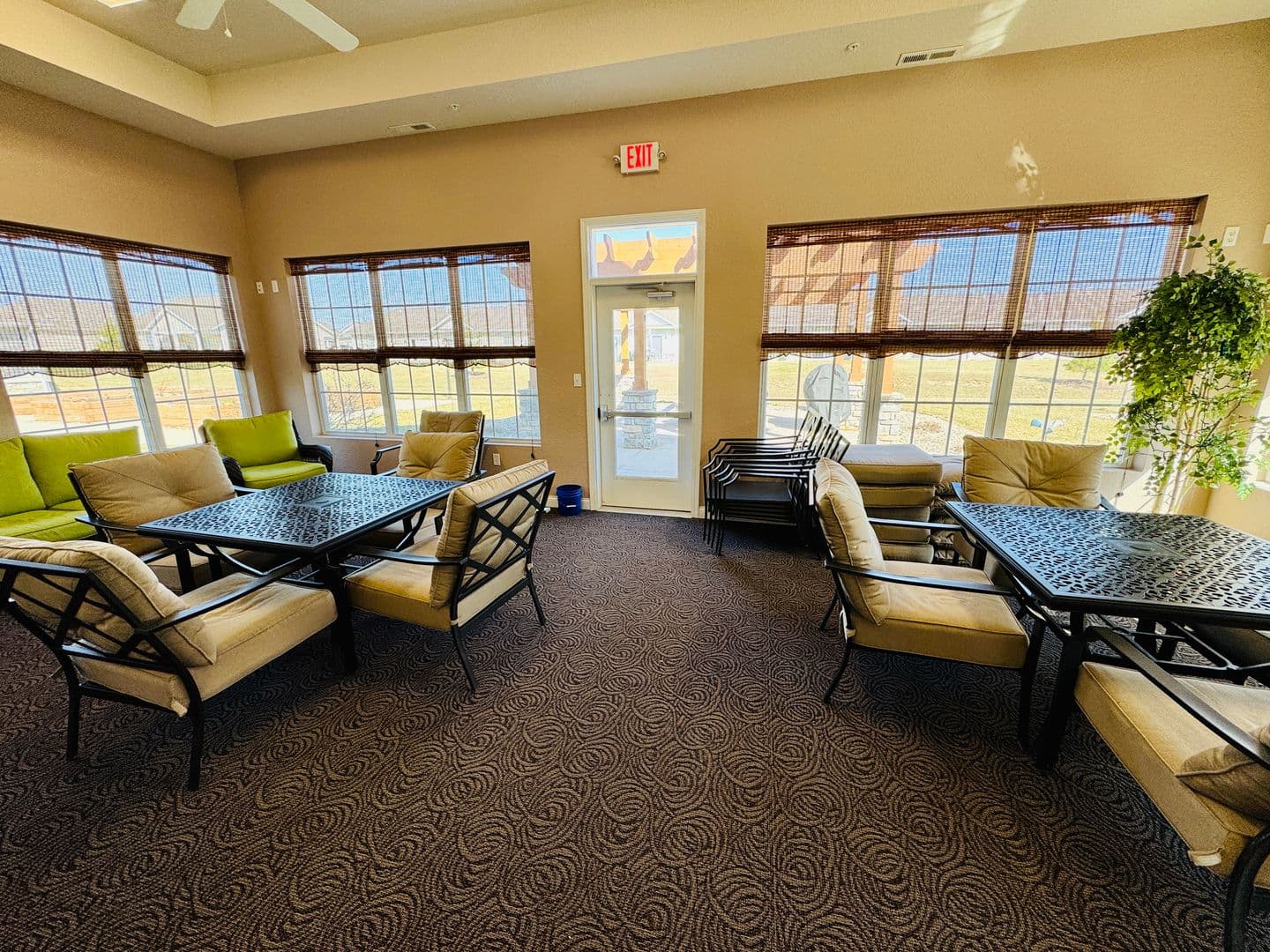 Columbia City Apartment: 120 N Chestnut Wood Lane