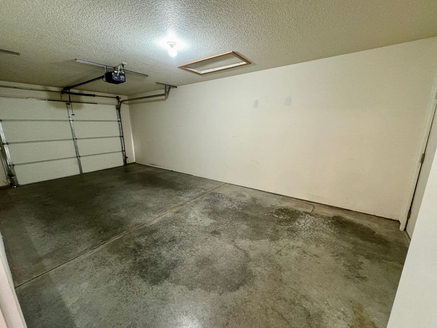 Plymouth Apartment: 600-1000 N Plum St.