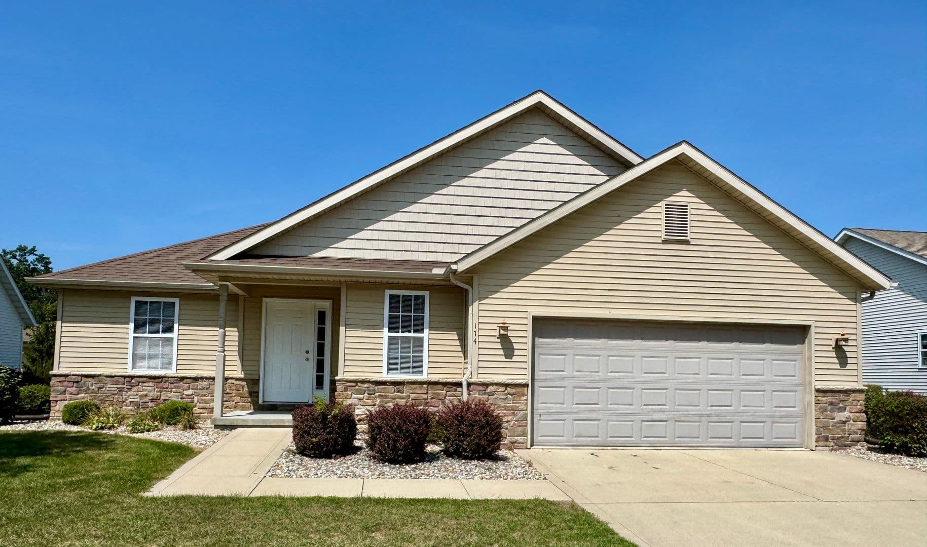 Warsaw Apartment: 101 Briar Ridge Circle