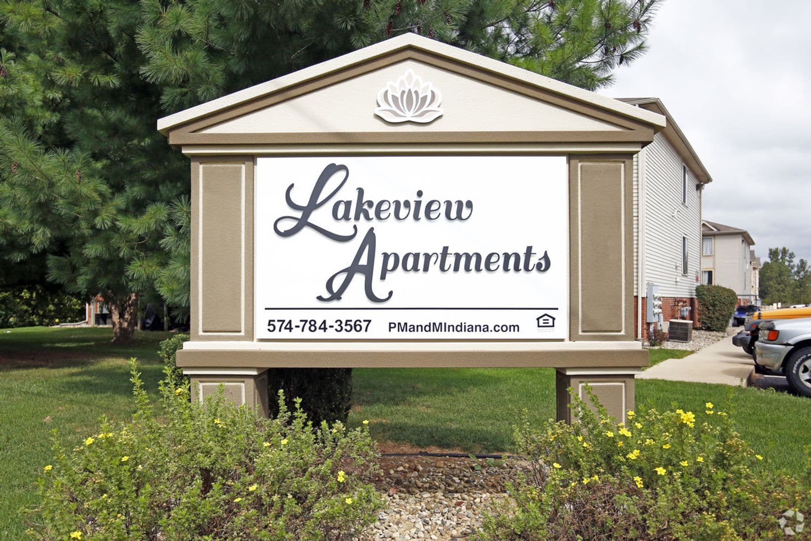 Lakeville Apartment: 1011 Angela Drive