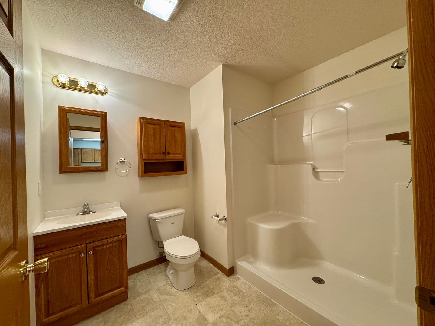 Columbia City Apartment: 120 N Chestnut Wood Lane