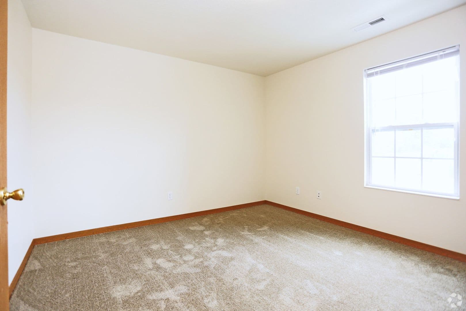 Laporte Apartment: 200 Plymouth Lane