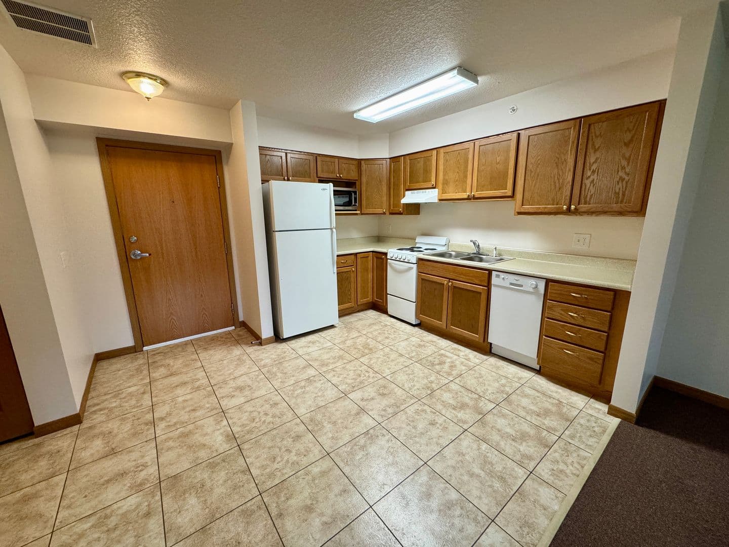 Plymouth Apartment: 302 Novelty St