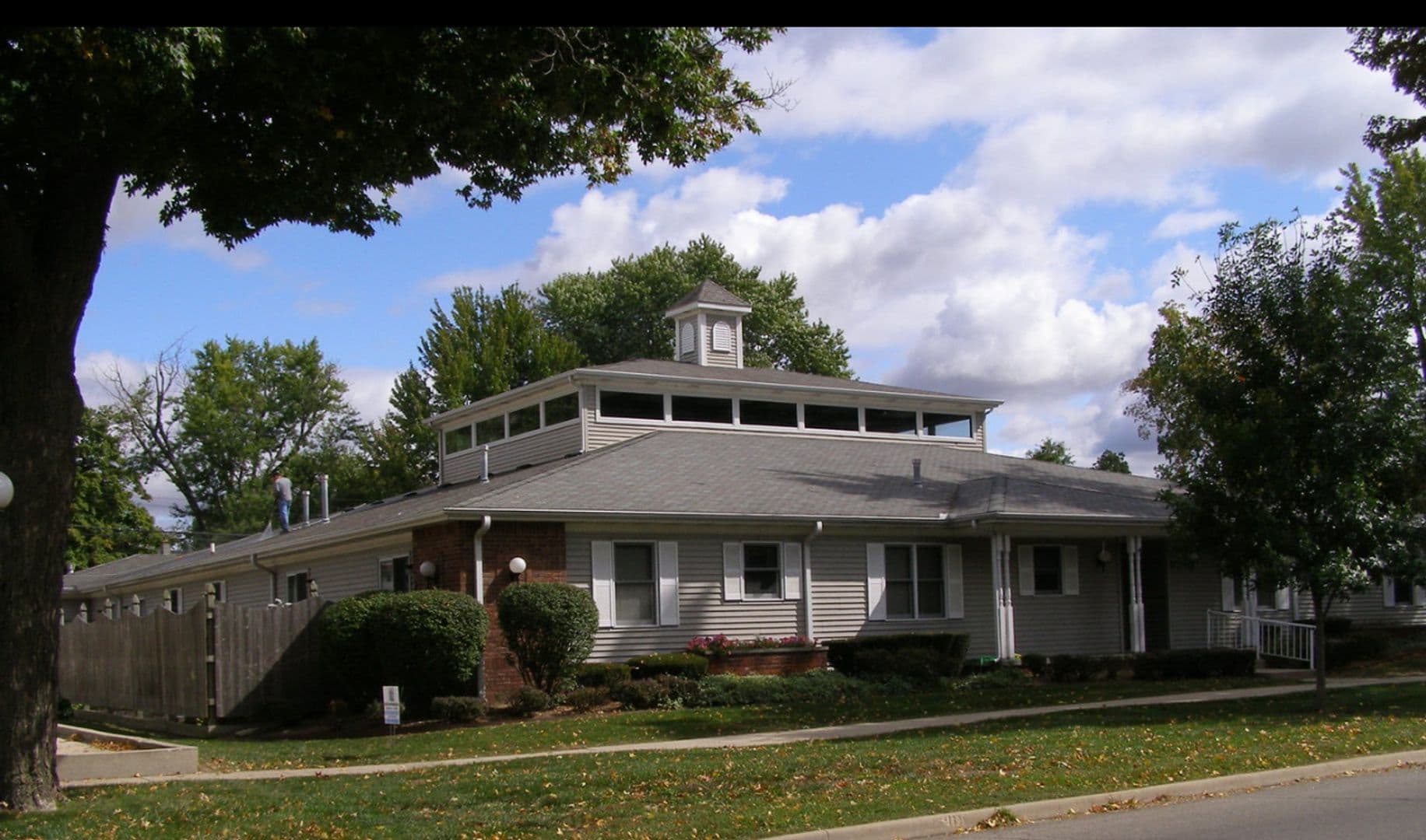 Plymouth Apartment: 525 S Michigan St