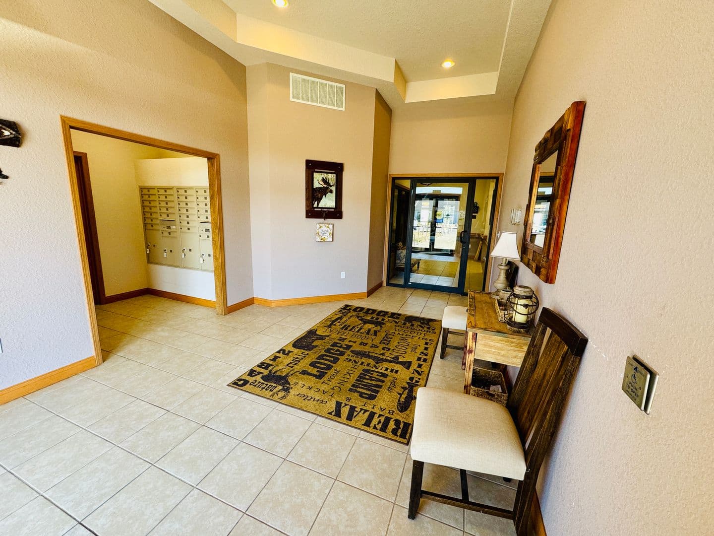 Columbia City Apartment: 120 N Chestnut Wood Lane