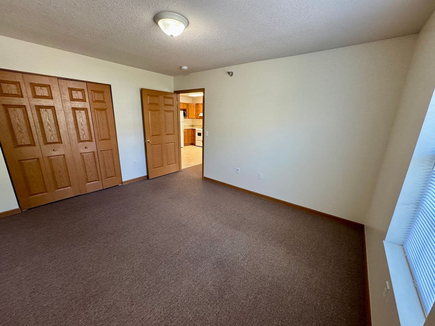 Columbia City Apartment: 120 N Chestnut Wood Lane