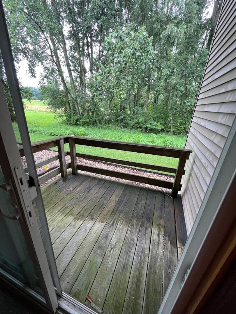 Plymouth Apartment: 1340 Holloway Dr
