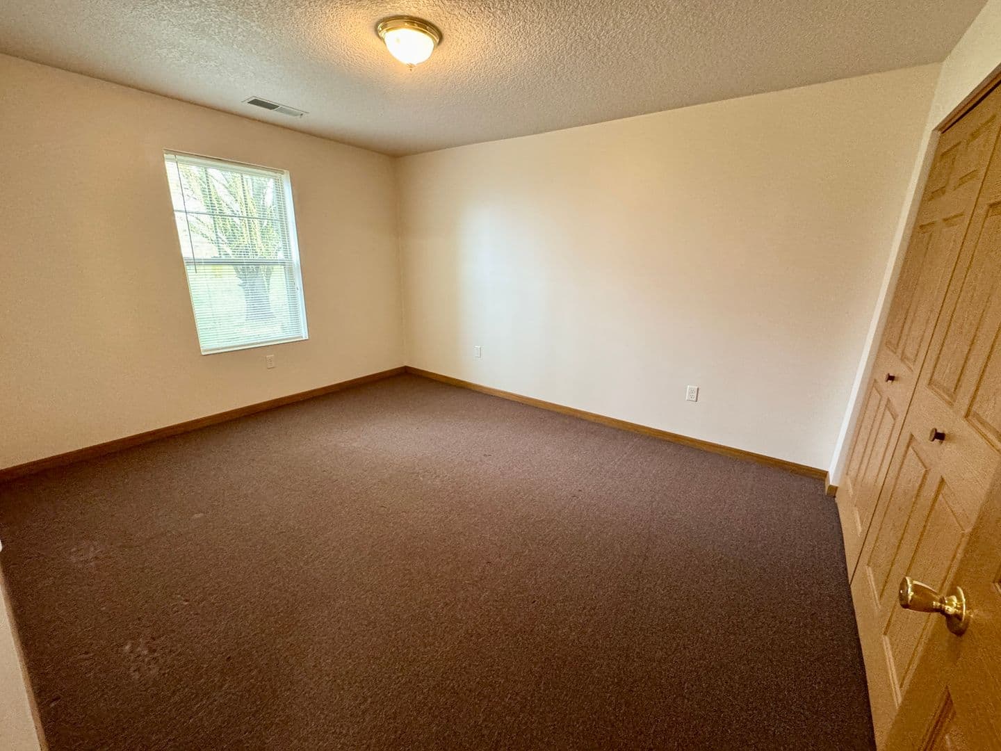 Plymouth Apartment: 302 Novelty St