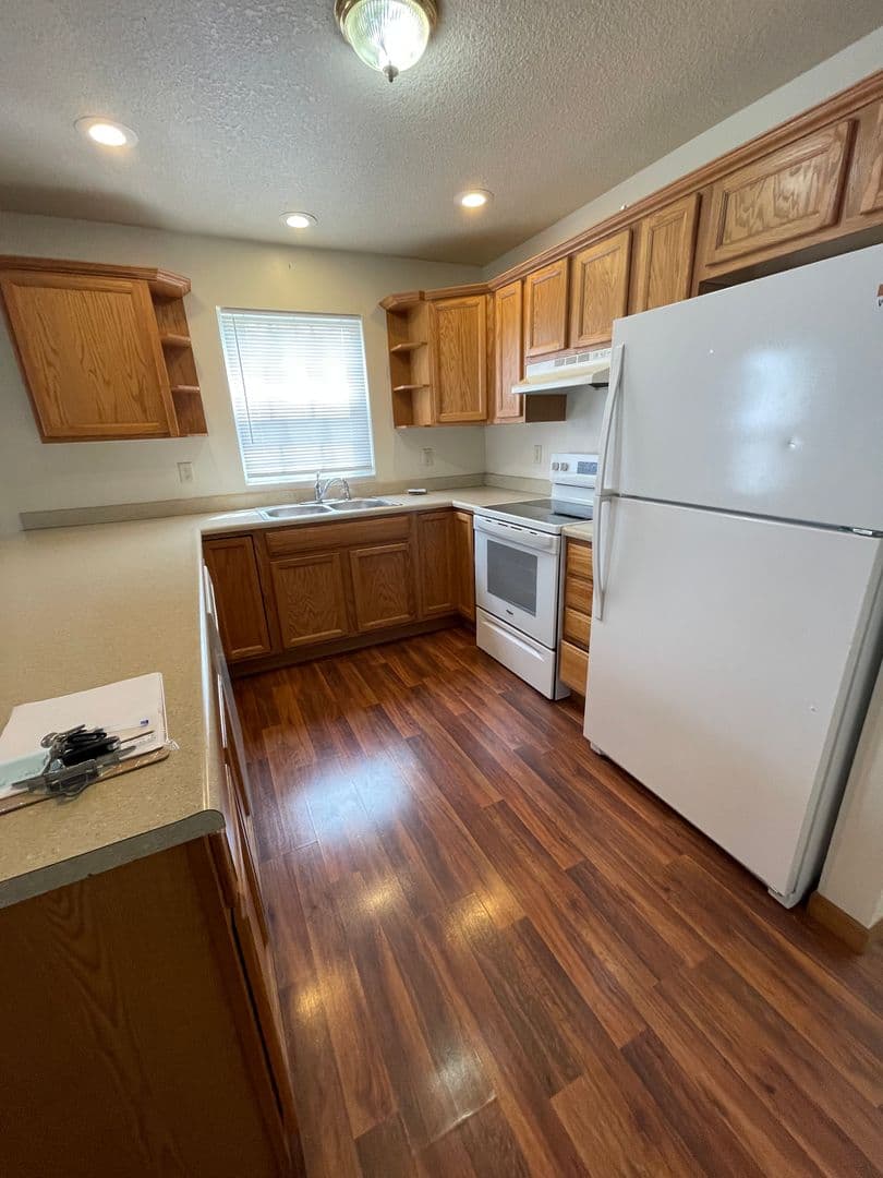 Plymouth Apartment: 1301 Center Street