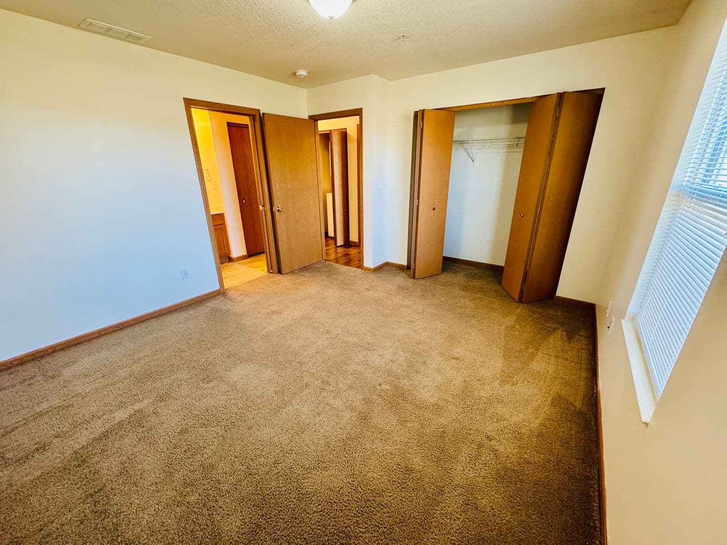 Plymouth Apartment: 600-1000 N Plum St.