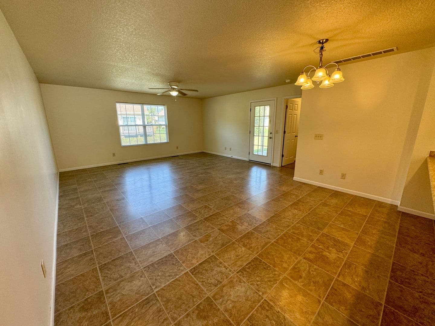 Warsaw Apartment: 101 Briar Ridge Circle